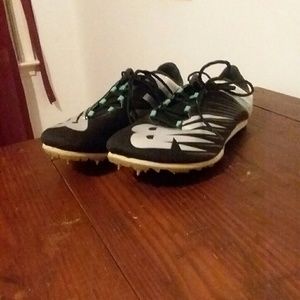 New Balance mid distance running spikes